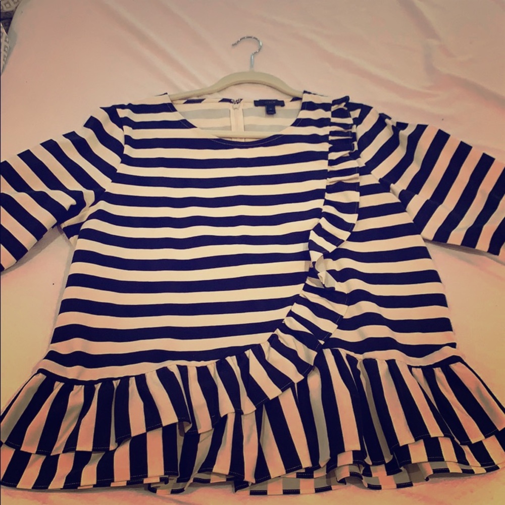 Ruffled 3/4 sleeve top